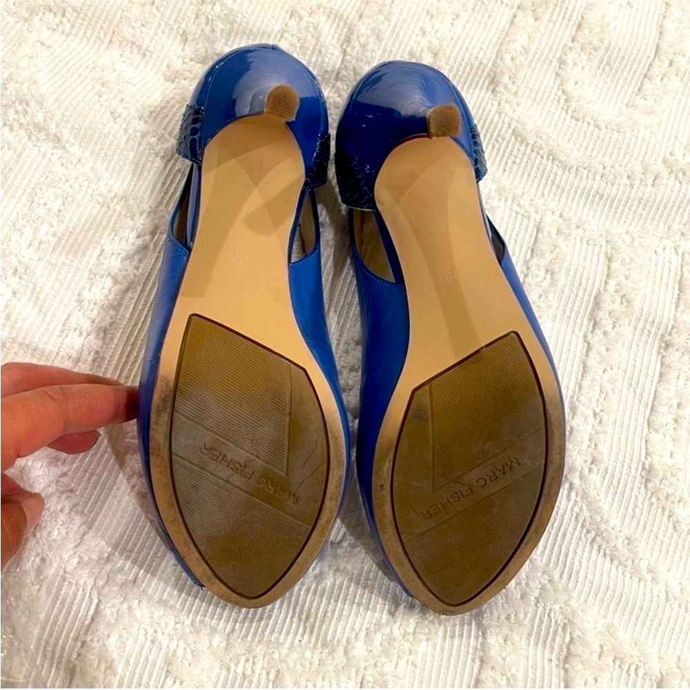 Marc Fisher Blue Open Toe Heel
Size 7 1/2 - Picture 8 of 8